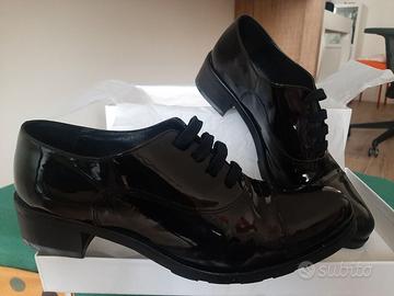 Inglesina, stringata nera per donna