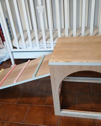 Cubo e rampa Skulm in legno per gioco bambini