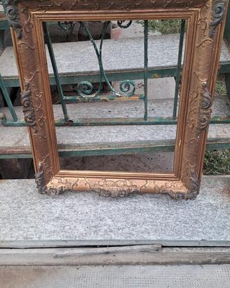 Cornice dorata antica