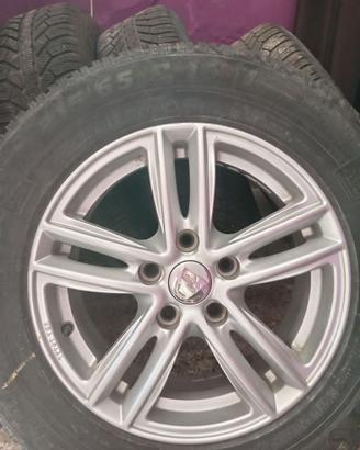 Cerchi in lega più ruote Dacia Duster