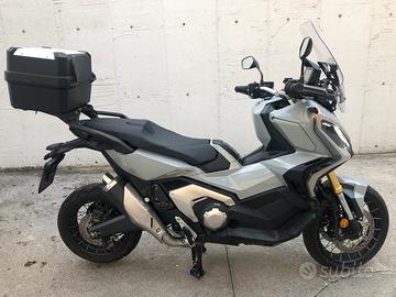 Stupenda Honda x-adv 750 pari al nuovo