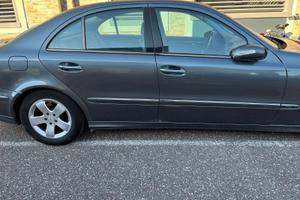 MERCEDES  E  220 cdi   del  2004