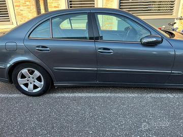 MERCEDES  E  220 cdi   del  2004