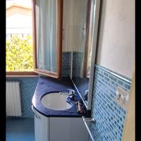 mobile bagno o lavanderia con specchio