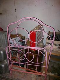 Letto singolo in ferro battuto