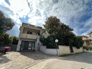 4 LOCALI A MONTESARCHIO