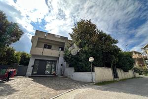 4 LOCALI A MONTESARCHIO