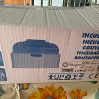 Incubatrice uova con gira uovo