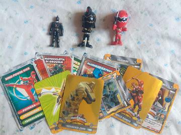 Assortimento Power Rangers con personaggi, carte