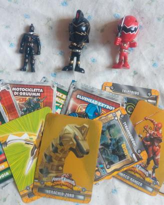 Assortimento Power Rangers con personaggi, carte