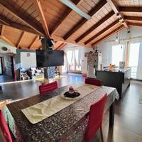 Ampio attico al centro