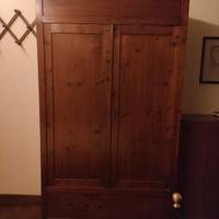 Armadio due ante antico