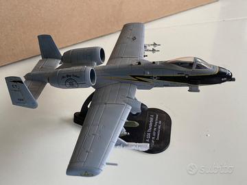 A 10 Thunderbolt scala 1/100 Italeri Aerei e