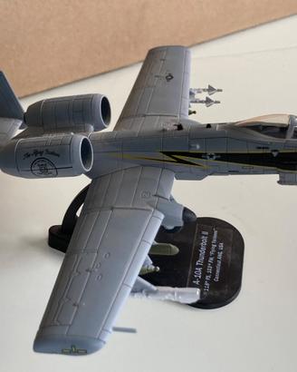 A 10 Thunderbolt scala 1/100 Italeri Aerei e