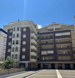 Stanze in Poliambulatorio Medico- VIA PIETRO NENNI