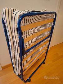Brandina pieghevole IKEA con materasso e custodia