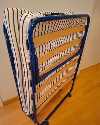 Brandina pieghevole IKEA con materasso e custodia