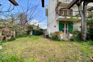 PORZIONE DI QUADRIFAMILIARE A ARDEA