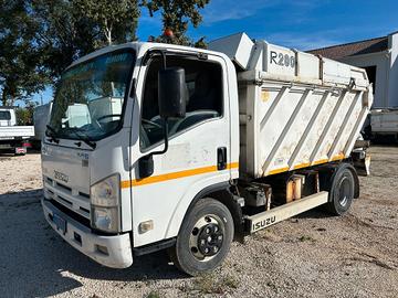 Isuzu NPR 75 raccolta rifiuti