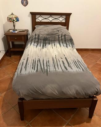 Letto singolo rete a doghe, comodino e materasso