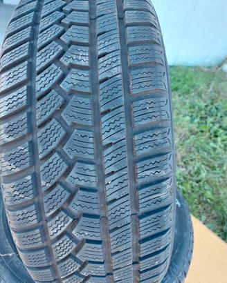 2 Gomme Termiche 225/45 R18 95H