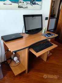 Scrivania per ufficio o postazione pc