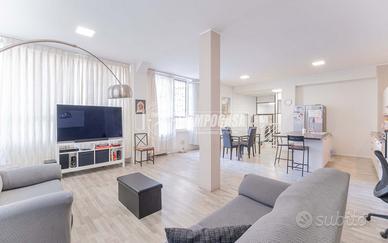 AMPIO QUADRILOCALE CON DOPPI SERVIZI