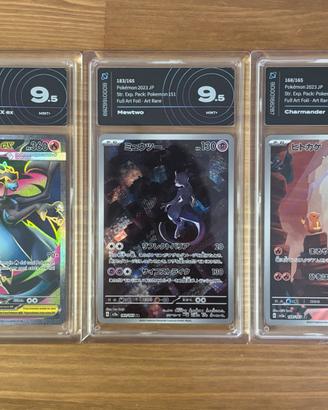 Tre carte Pokemon gradate