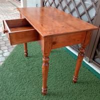 Tavolino anni 70 in legno 93x56x80H con cassetto