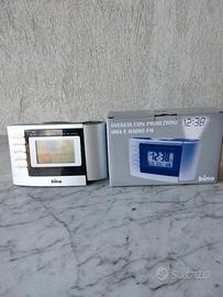 sveglia a batteria con proiezione dell' ora 