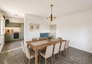 PORZIONE DI BIFAMILIARE CON BOX E GIARDINO