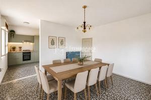 PORZIONE DI BIFAMILIARE CON BOX E GIARDINO