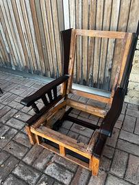 Poltrona a dondolo in legno