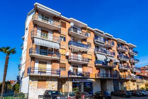 LUMINOSO BILOCALE CON BOX AUTO E CANTINA