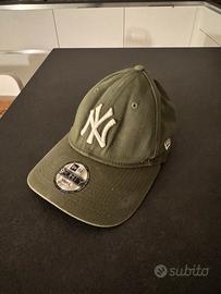 Berretto con frontino New York