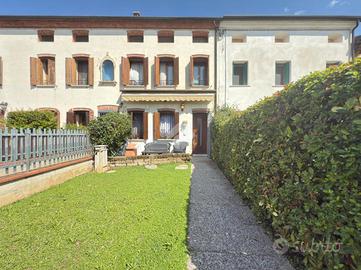 VILLA A SCHIERA A VERONELLA