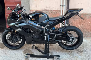 Suzuki gsxr 1000 k5 mat black yoshimura