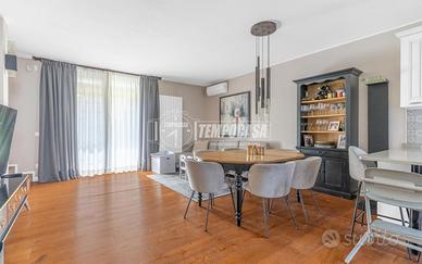 VILLA RISTRUTTURATA IN CONTESTO ESCLUSIVO - VIA 1