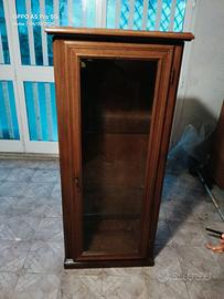 Elegante Vetrina in Noce