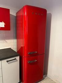 Frigorifero combinato Smeg Rosso stile anni '50