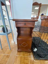 Comodino in legno