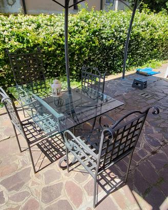 Arredo giardino tavolo e 4 sedie