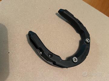 Attacco magnetico per borsa serbatoio SW - motech