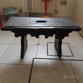 Sgabello antico originale. 