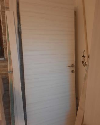 Porte con cerniera a scomparsa