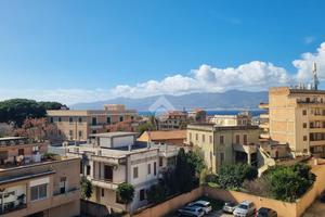 5 LOCALI A REGGIO DI CALABRIA