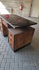 Scrivania notarile con vetro nero