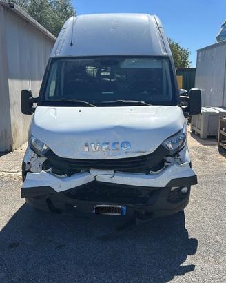 Iveco Daily 35S14 – Anno 2017 – Incidentato