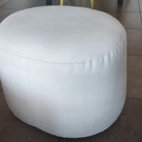 pouf in velluto color beige chiaro 