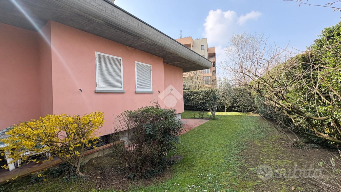 VILLA SINGOLA A MONZA - Altro